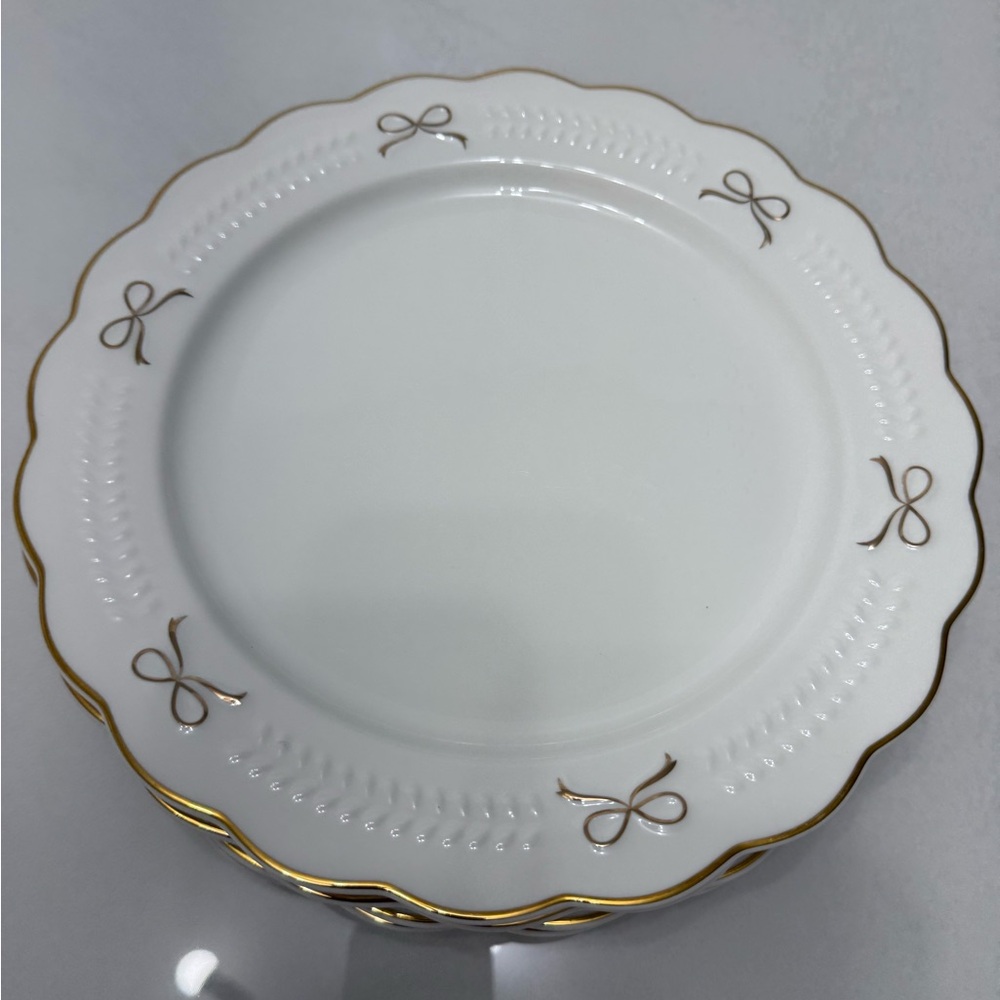 White and Gold Bow Dinner Plate Set